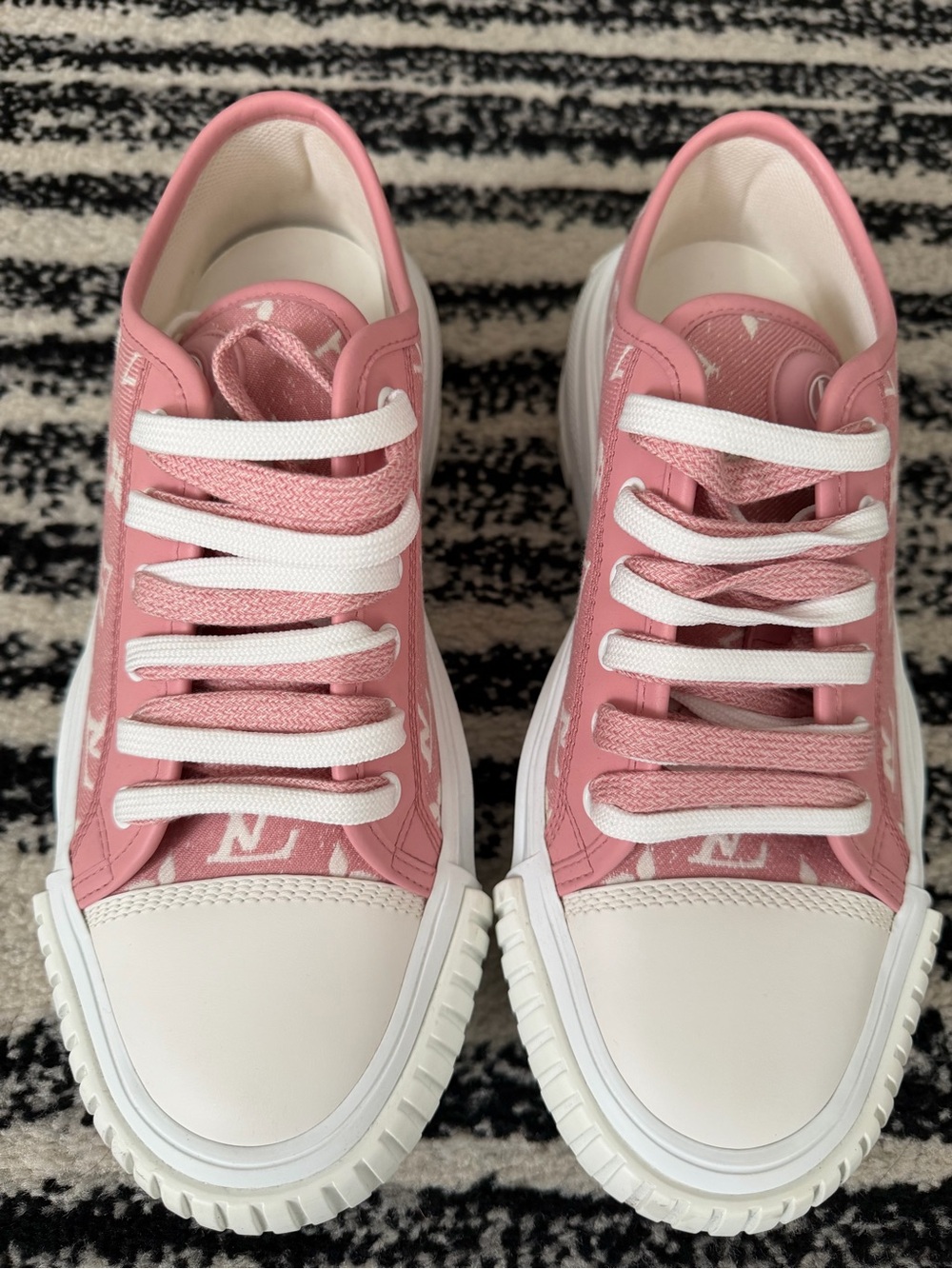 Louis Vuitton Pink Logo-Print Low Top Sneakers